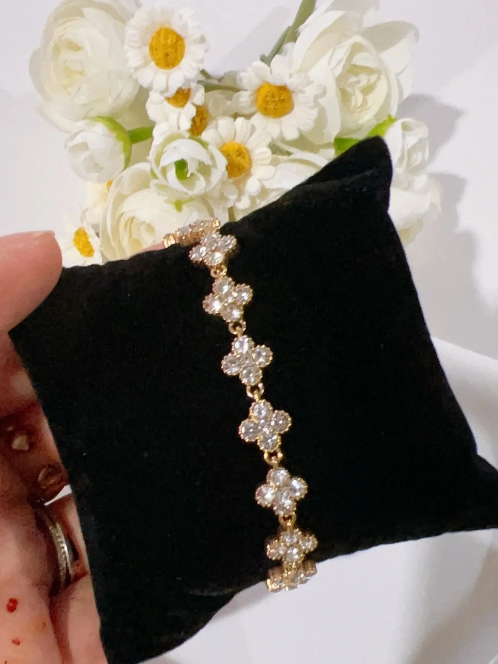 Stainless steel Four-Leaf Floral Crystal Bracelet - Elegant Women’s Jewelry